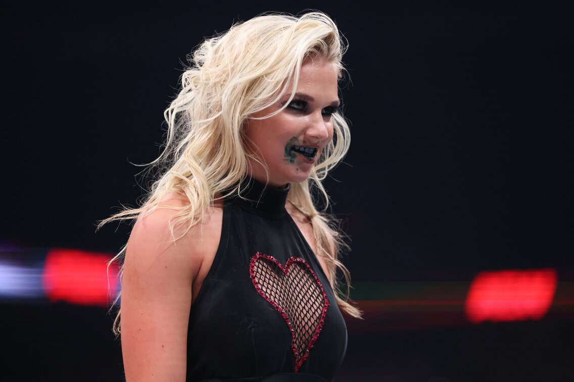 Report: Julia Hart, Lee Johnson taking time off from AEW