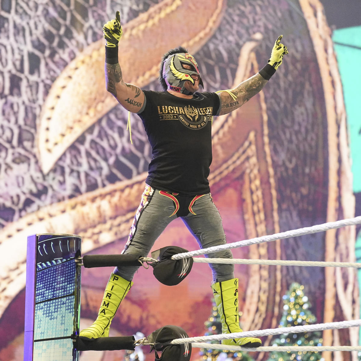 Rey Mysterio injured on WWE SmackDown, pulled from Royal Rumble