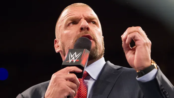 Triple H holds talent meeting prior to WWE Raw