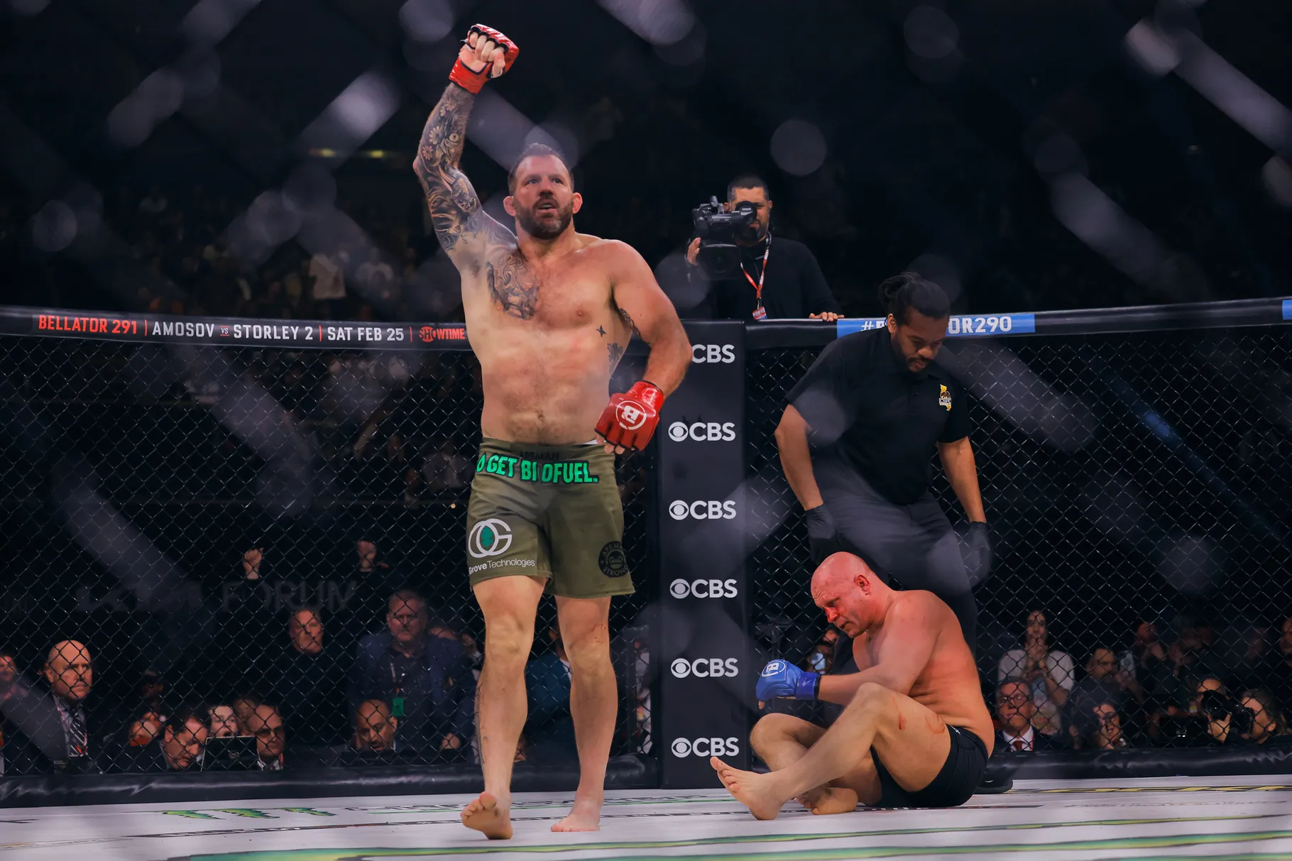 Fedor Emelianenko loses by TKO in retirement fight at Bellator 290