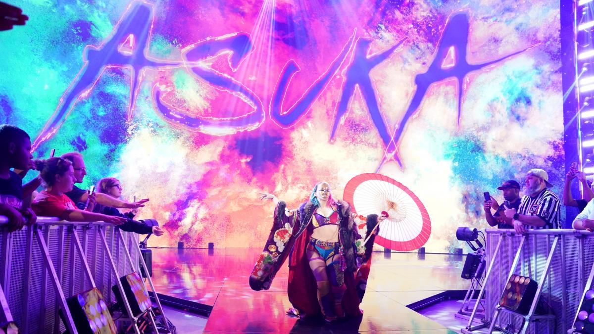 Asuka says unwanted romantic advances toward her are still happening