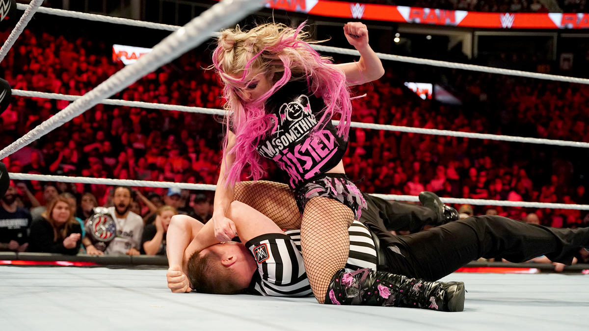 WWE Raw video highlights: Two title matches, Alexa Bliss snaps
