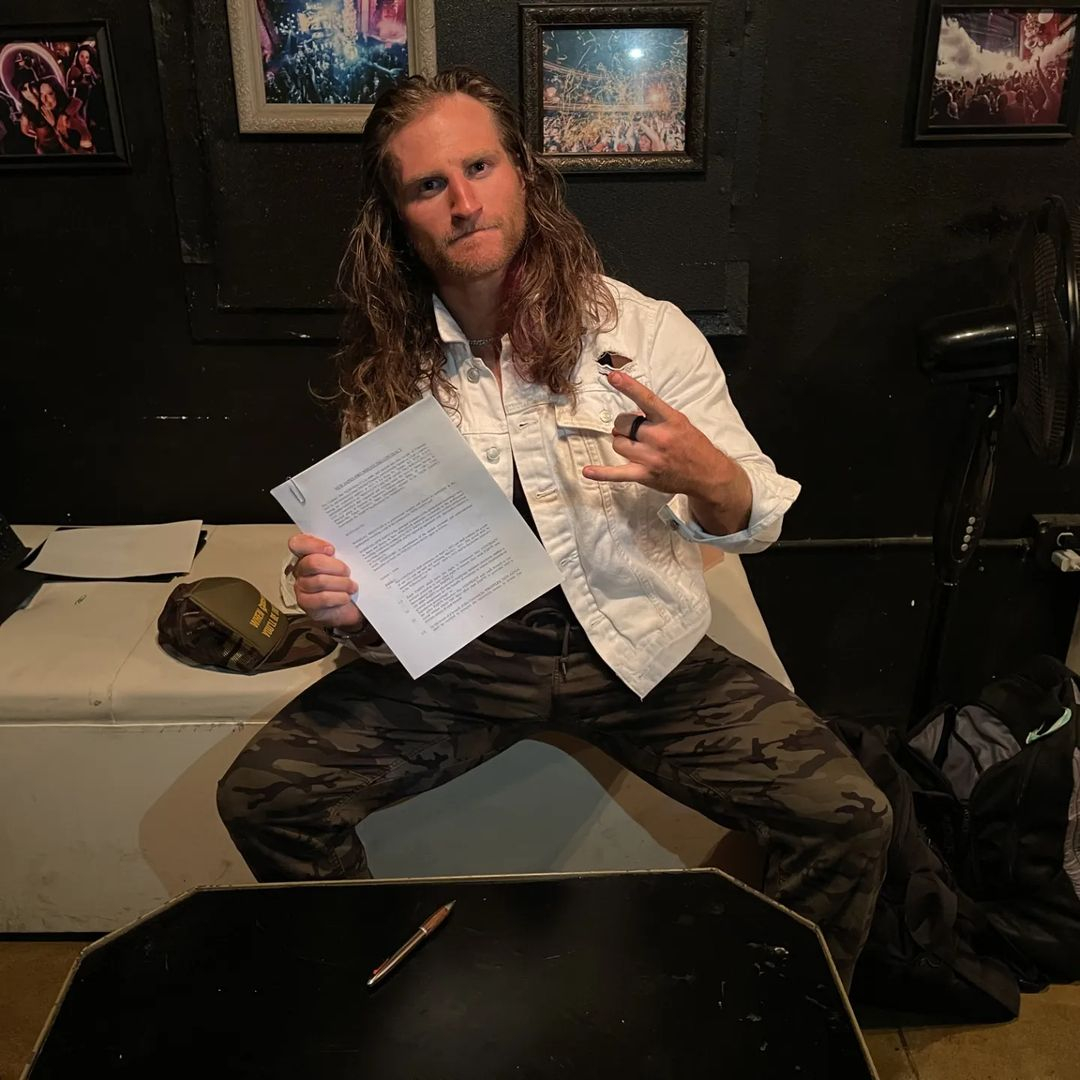 Clark Connors signs new contract with NJPW