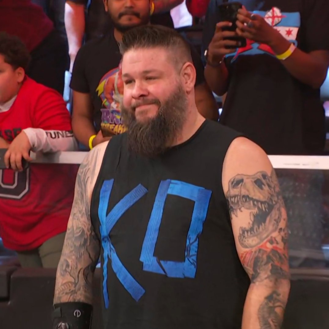 Kevin Owens, Grayson Waller, Carlito appear at WWE NXT New Year’s Evil