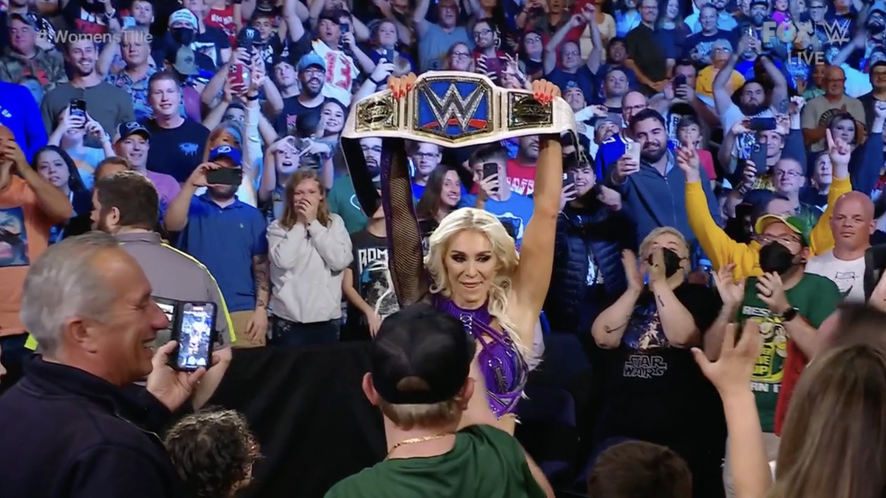 Charlotte Flair returns to WWE, wins SmackDown Women’s title