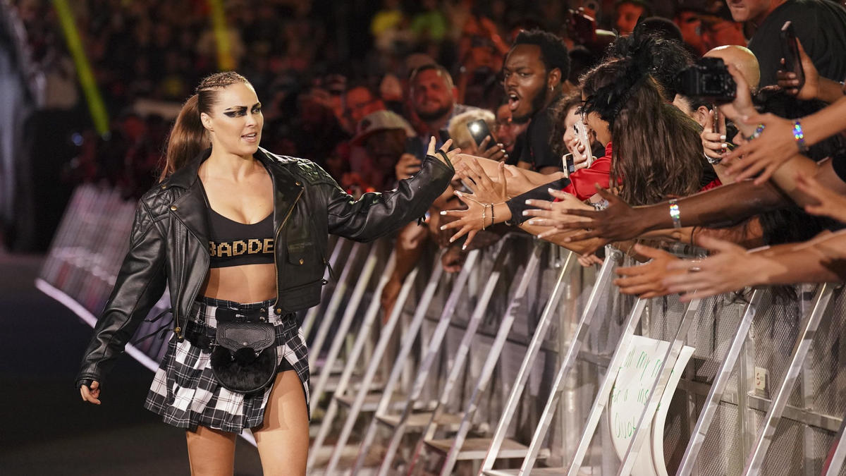 Ronda Rousey regains SmackDown Women’s title at WWE Extreme Rules