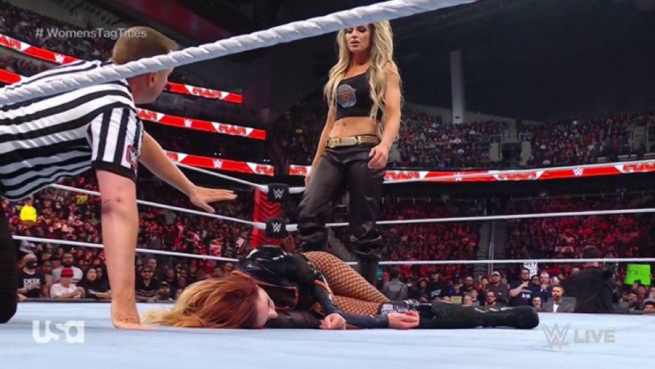 Title change on WWE Raw, Trish Stratus turns heel