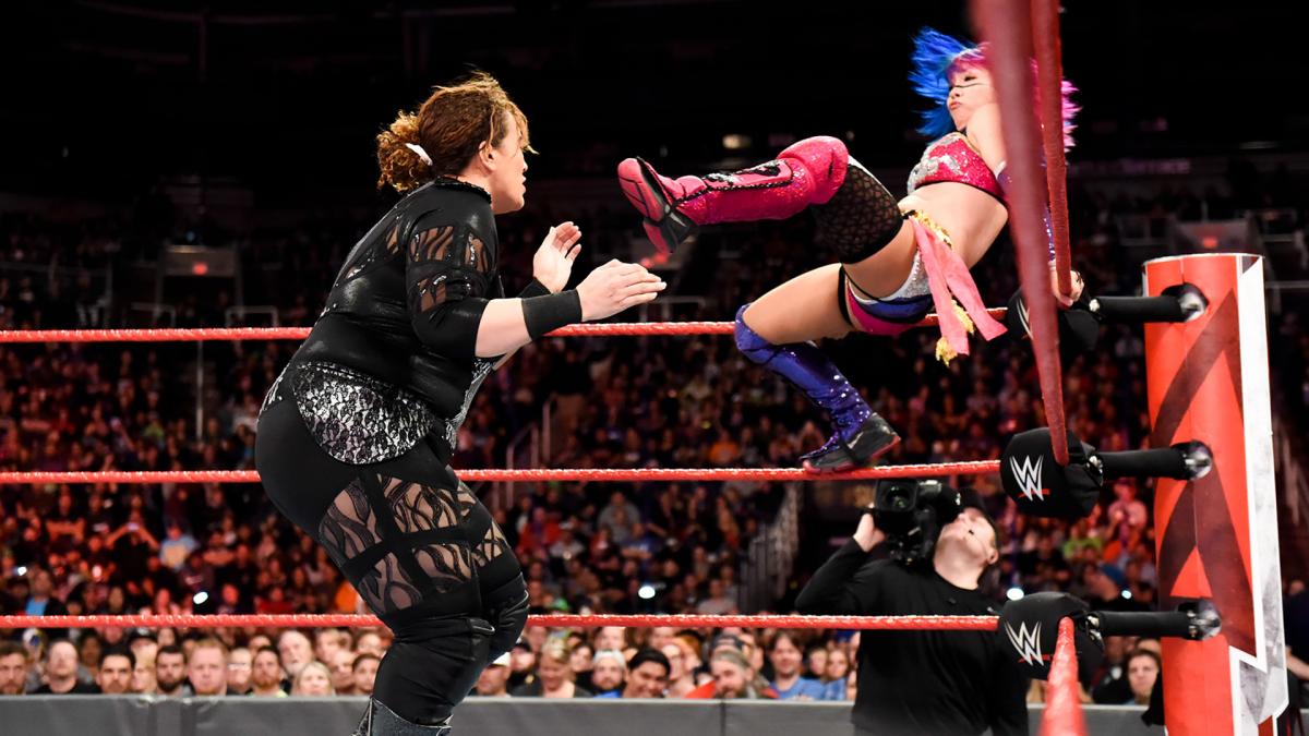 WWE Raw live results: Royal Rumble build continues in San Antonio