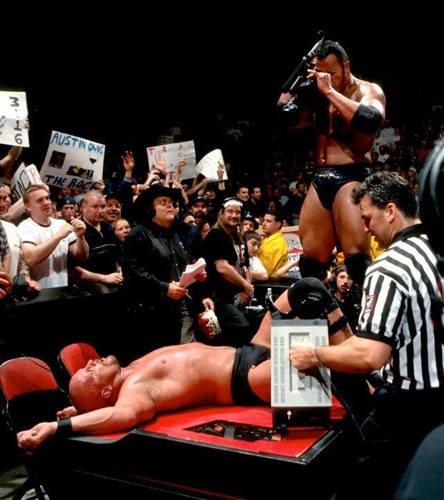 Daily Pro Wrestling History (04/25): Steve Austin vs. The Rock at Backlash 1999