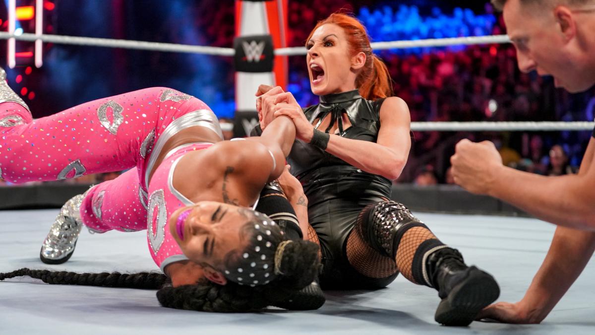 WWE Raw video highlights: Lynch vs. Belair, Big E vs. Owens