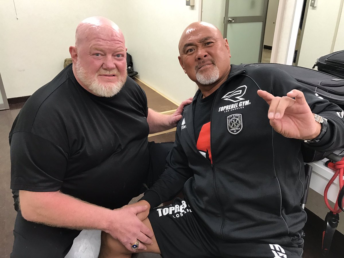 Vader briefly collapses after match in Japan