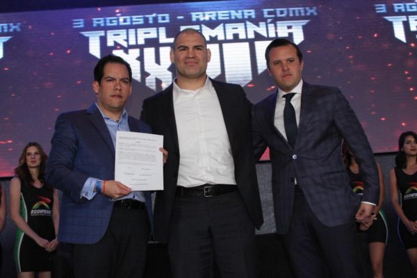 Report: Cain Velasquez to wrestle on AAA New York and LA cards