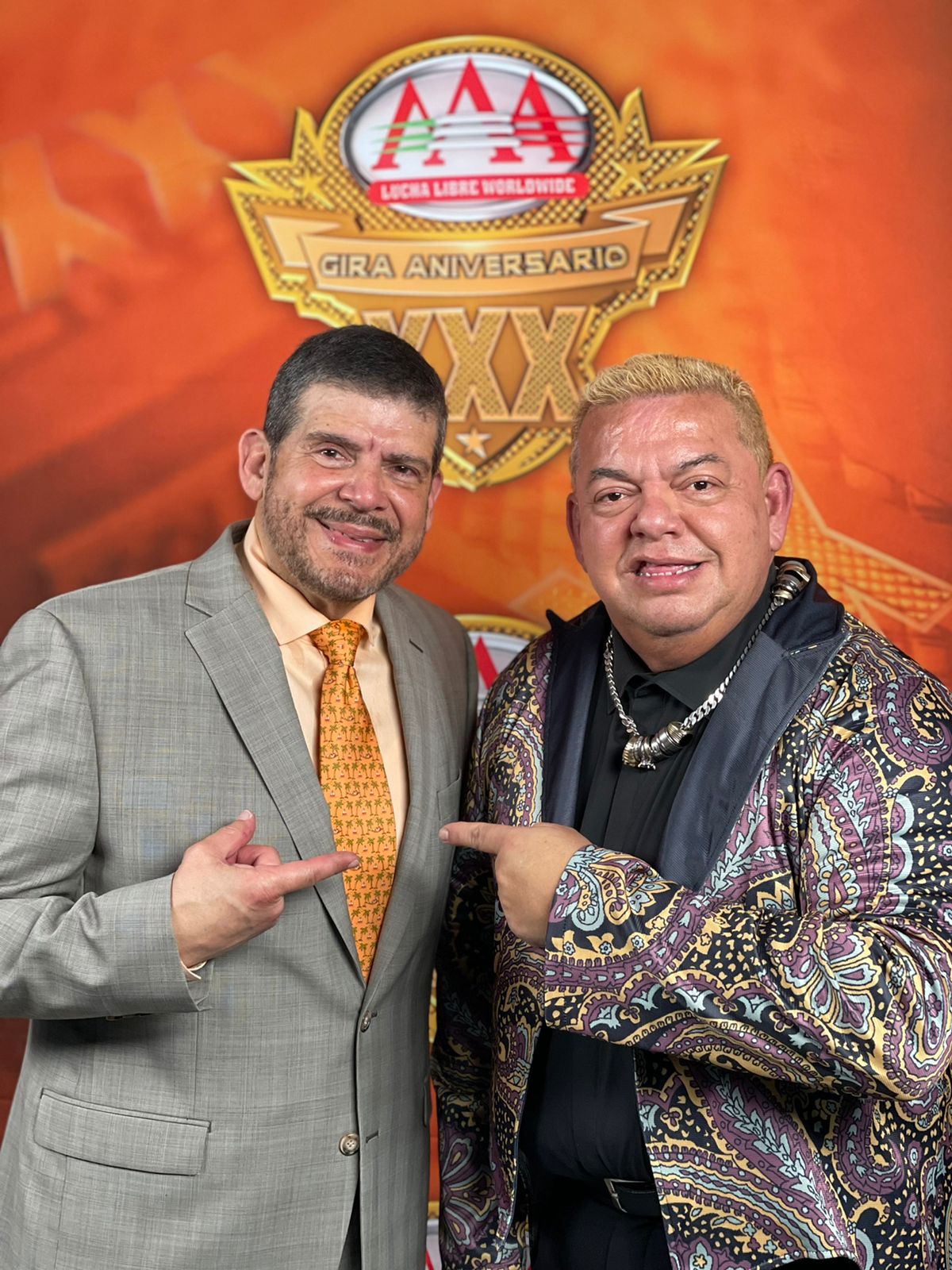 Carlos Cabrera appears at AAA Rey de Reyes, joins commentary team