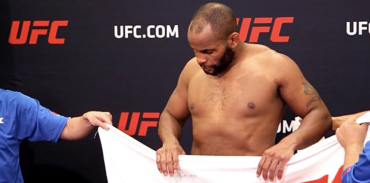 Two bizarre situations mar UFC 210 weigh-ins