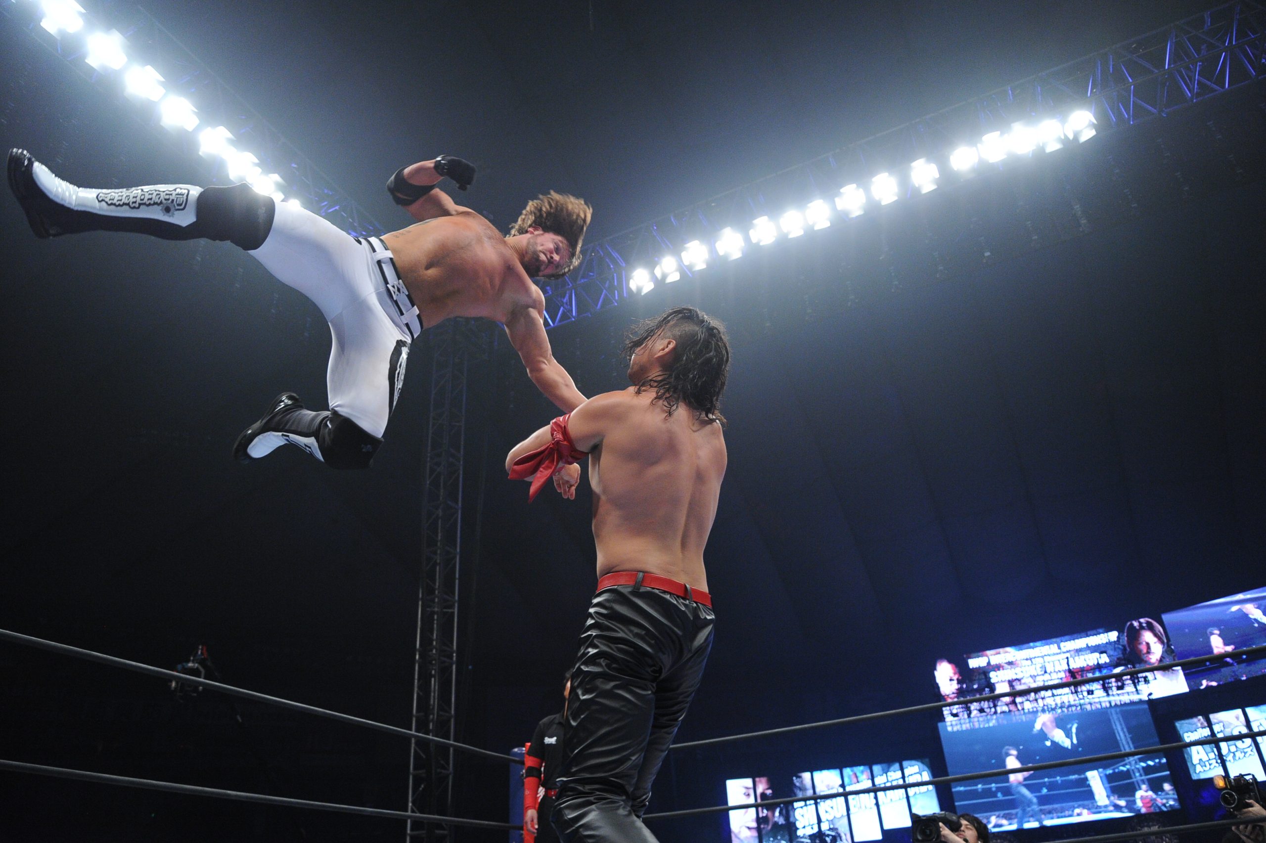NJPW on AXS results: Styles vs. Nakamura; Omega vs. KUSHIDA