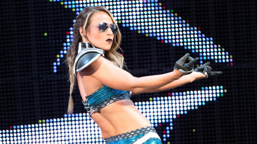 WWE Liverpool, ENG, live results: Emma injures her arm/shoulder