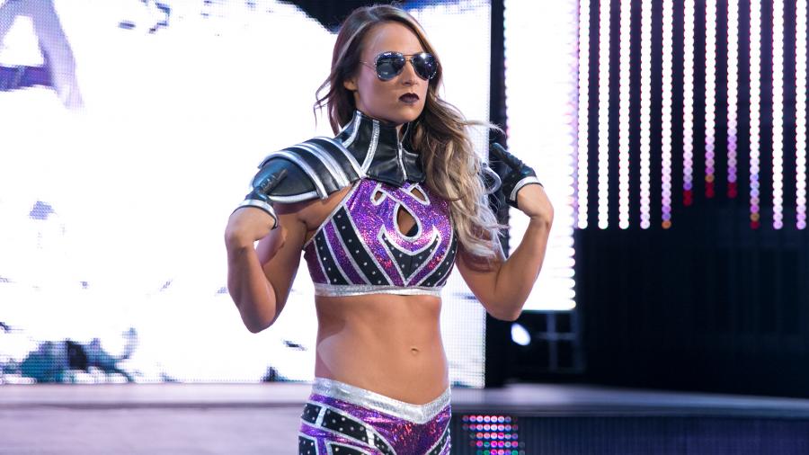 WWE Phoenix, AZ, live results: Emma returns to the ring