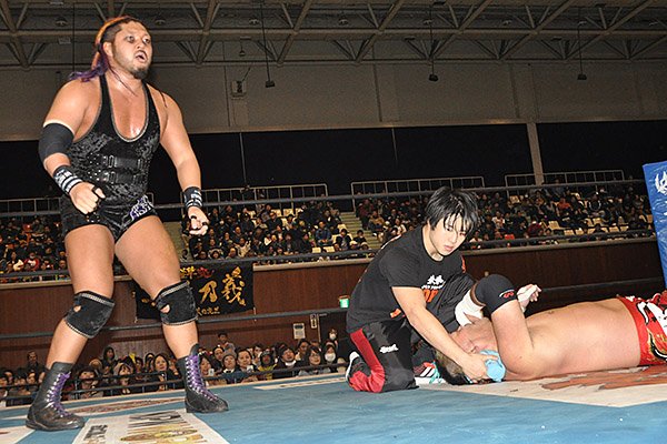 NJPW World Tag League: Tournament up for grabs with one week left