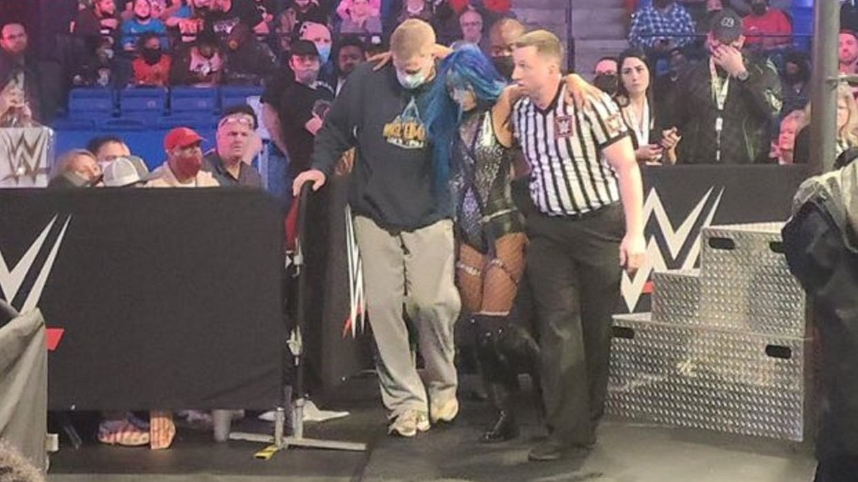 Sasha Banks says she is ‘good’ after WWE house show injury scare