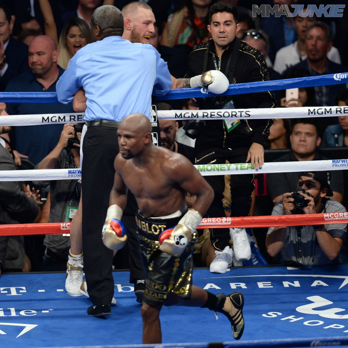 Floyd Mayweather defeats Conor McGregor by TKO in 10th round
