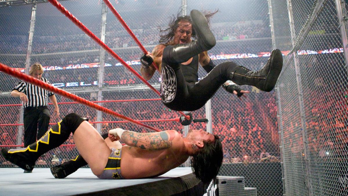 Daily Pro Wrestling History (10/04): CM Punk vs. Undertaker at Hell in a Cell