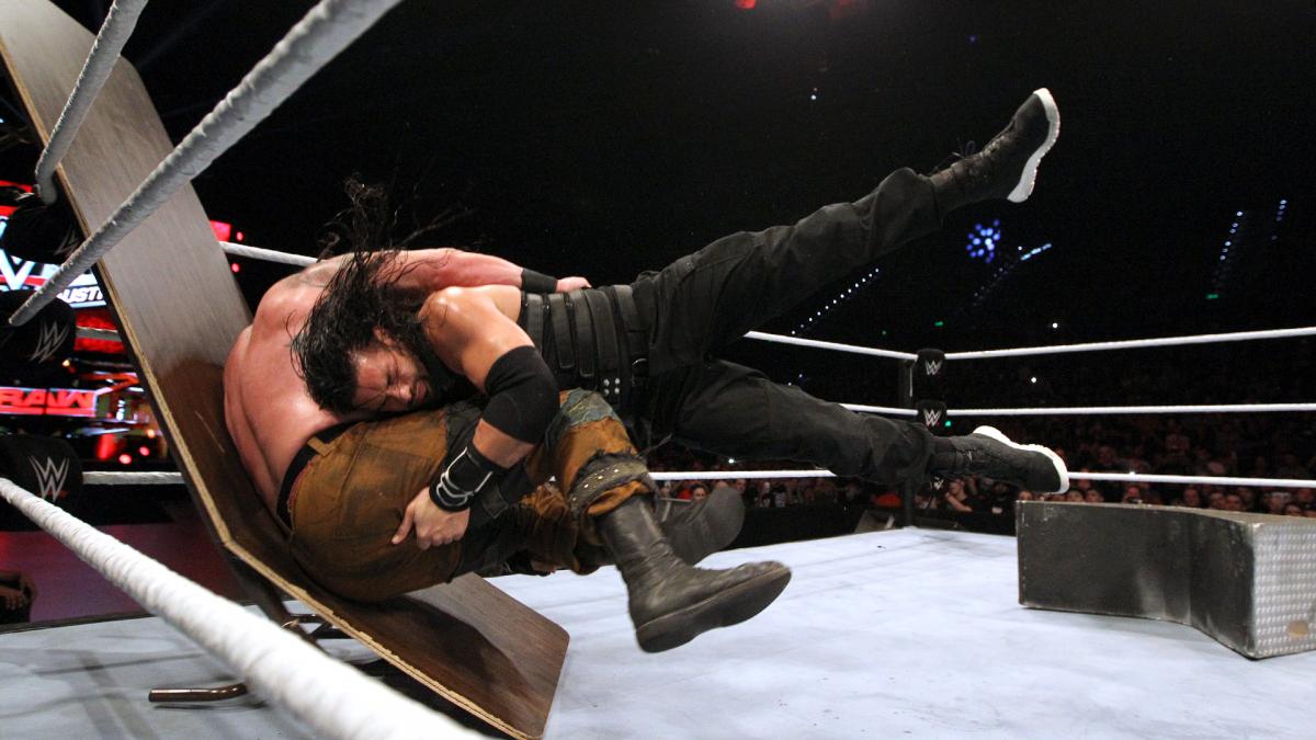 WWE Grand Forks, ND, live results: Reigns vs. Strowman