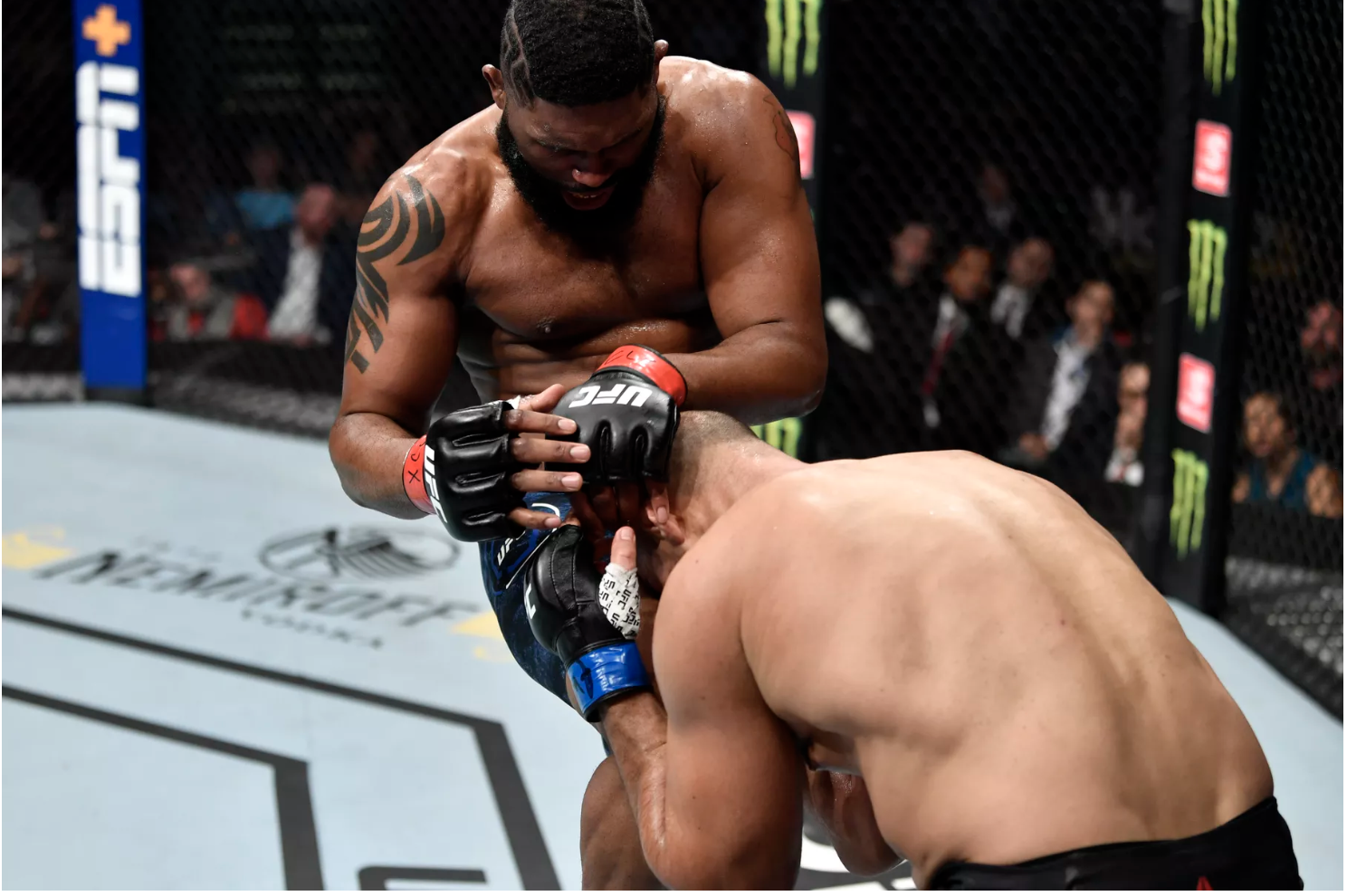 UFC Raleigh results: Curtis Blaydes downs Junior dos Santos by TKO