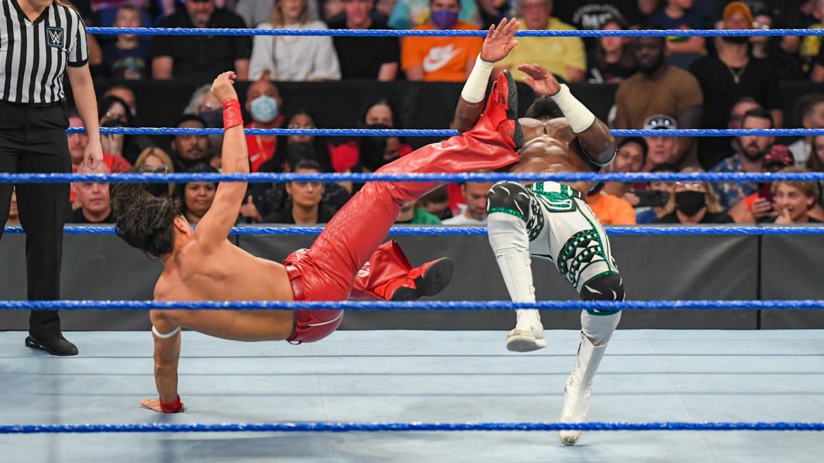 Shinsuke Nakamura wins WWE Intercontinental title