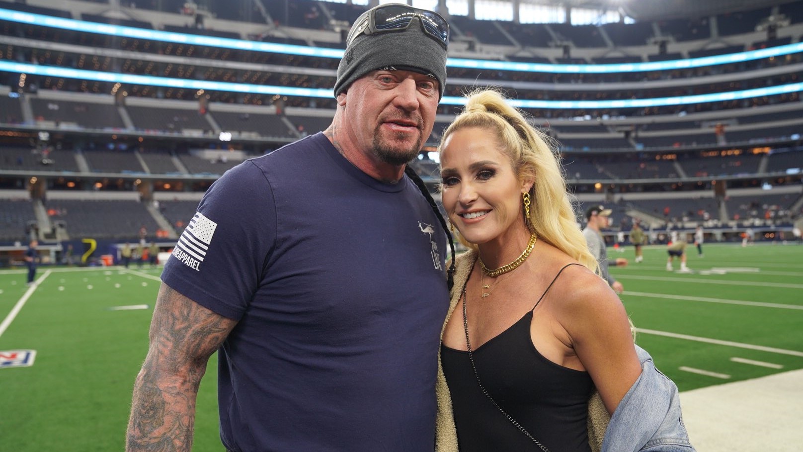Undertaker appears at NFL game promoting WWE WrestleMania 38