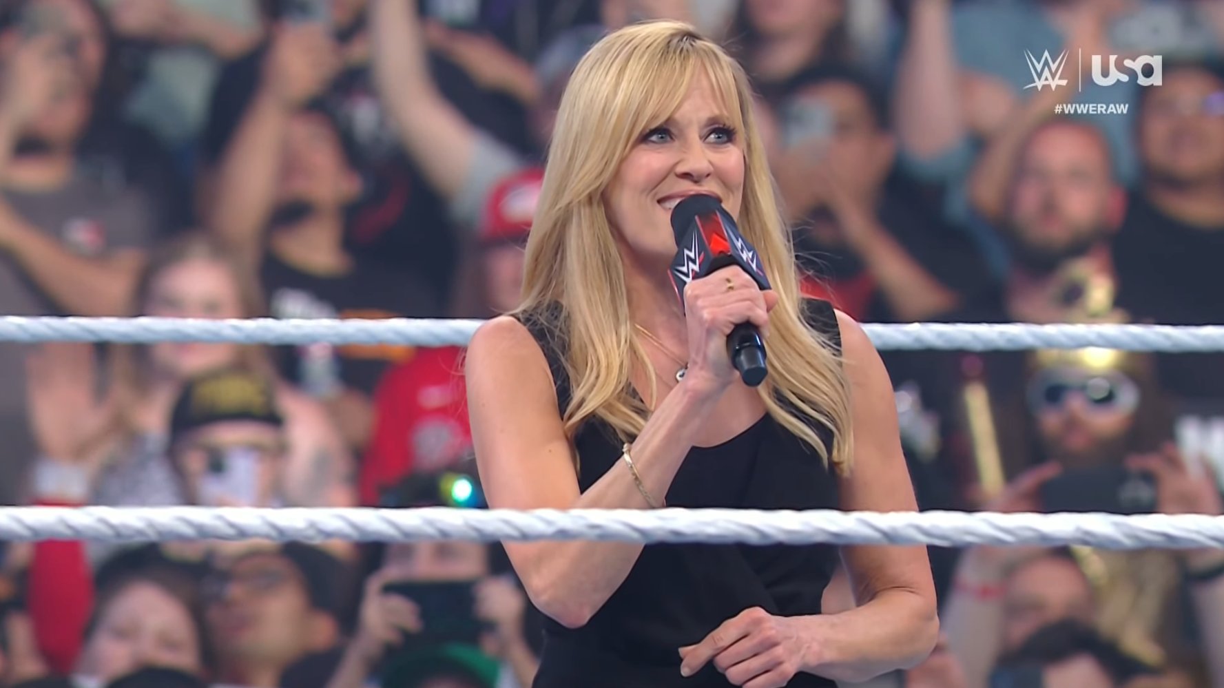 Lilian Garcia makes surprise appearance on WWE Raw