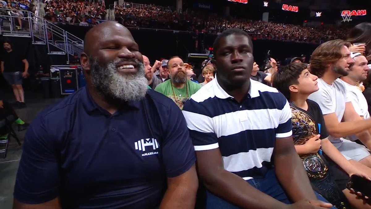 Mark Henry, Candice Michelle appear in crowd during WWE Raw