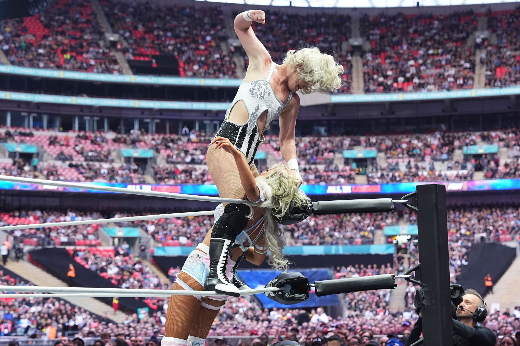 Toni Storm challenges Mayu Iwatani to IWGP Women’s title match at Stardom event