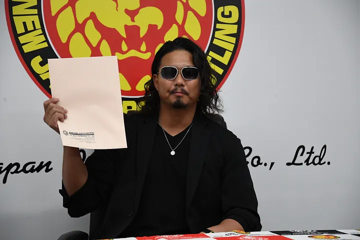 Jake Lee officially signs with NJPW