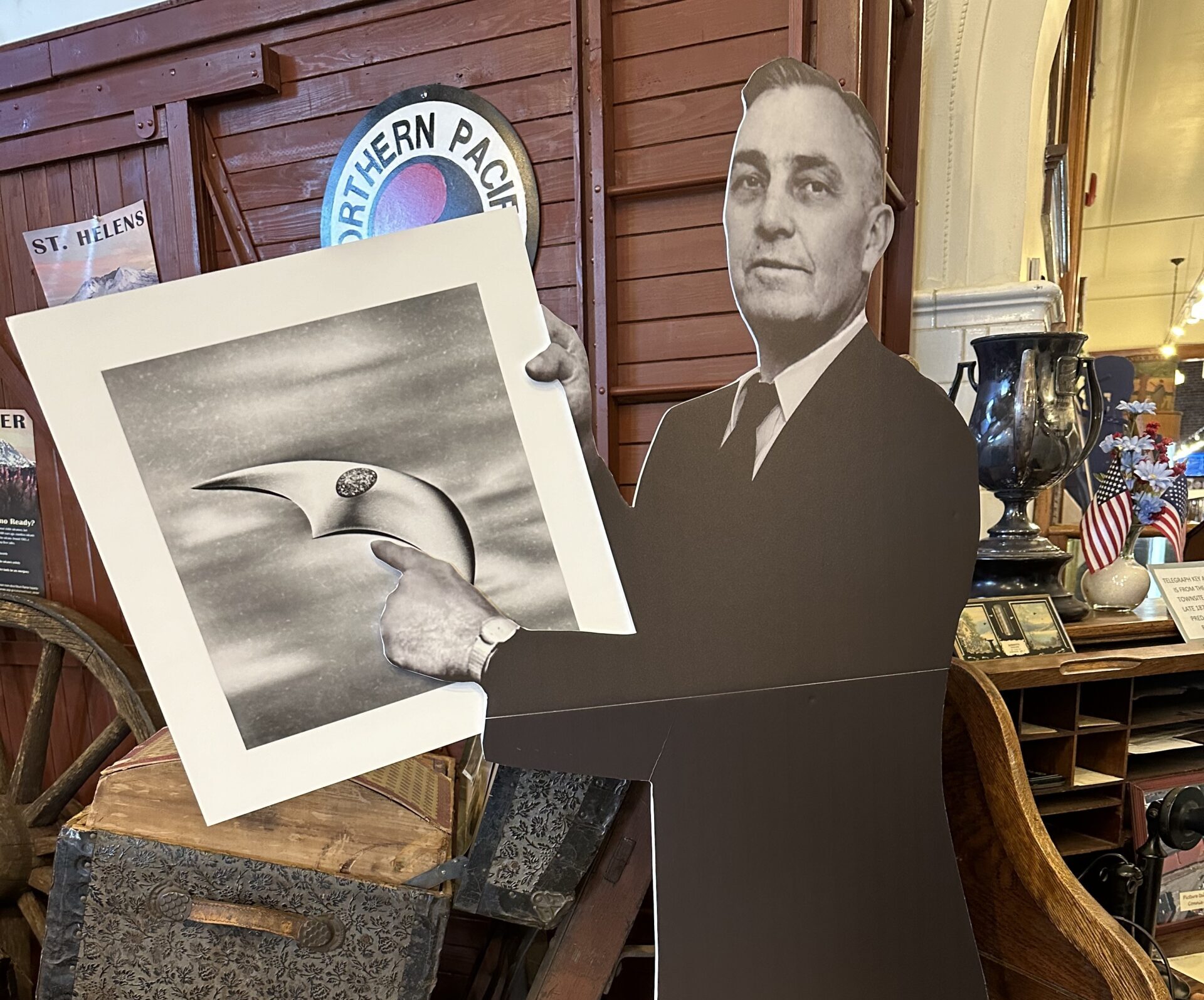 After Dark Radio: The show returns with Washington State UFO tales~!