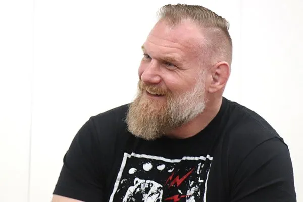 Josh Barnett guest coaching at NJPW dojo