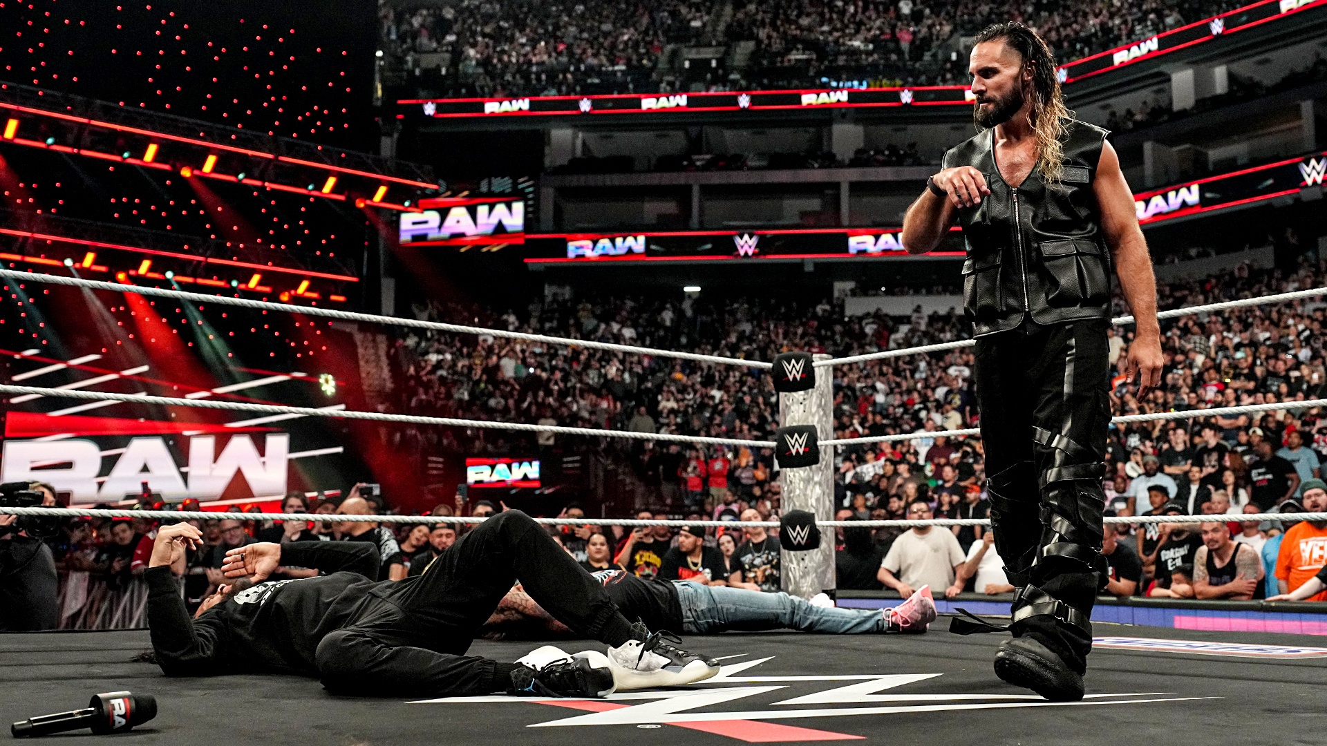 For subscribers: Bryan Alvarez’s WWE Raw review