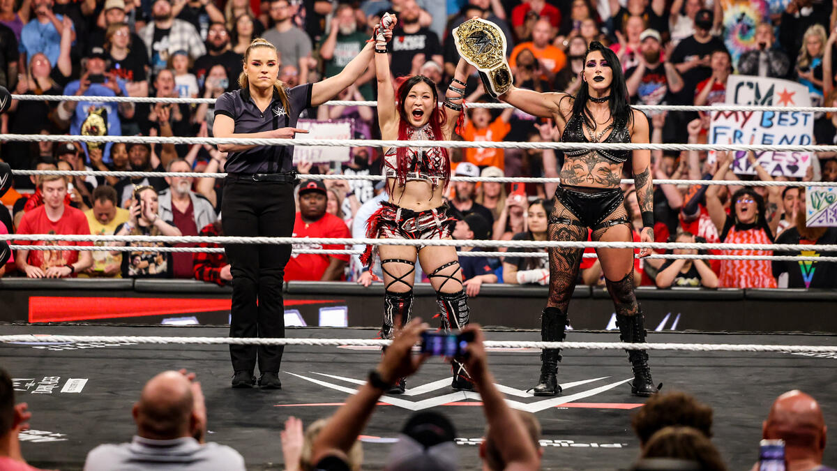 For subscribers: Bryan Alvarez’s WWE Raw report