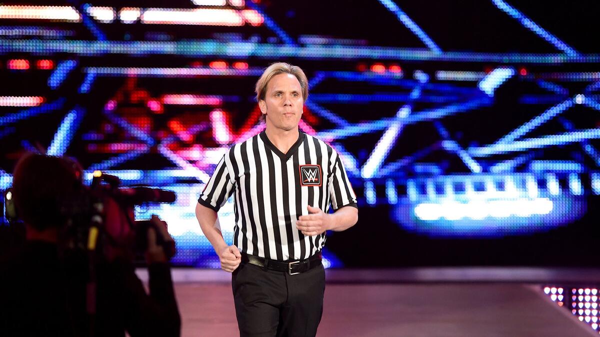 WWE referee Charles Robinson details getting bit by bat