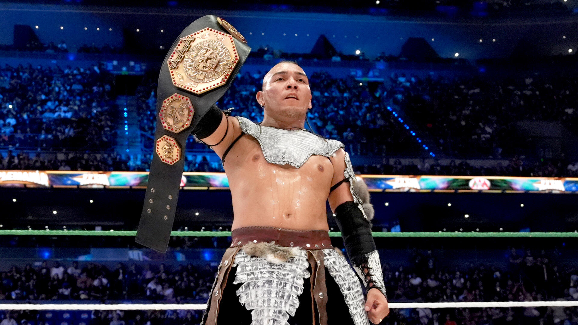El Hijo del Vikingo suffers apparent injury during AAA on FOX match