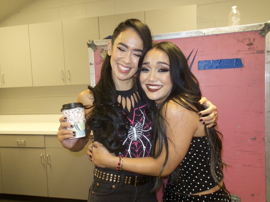 Roxanne Perez recreates picture with childhood idol AJ Lee