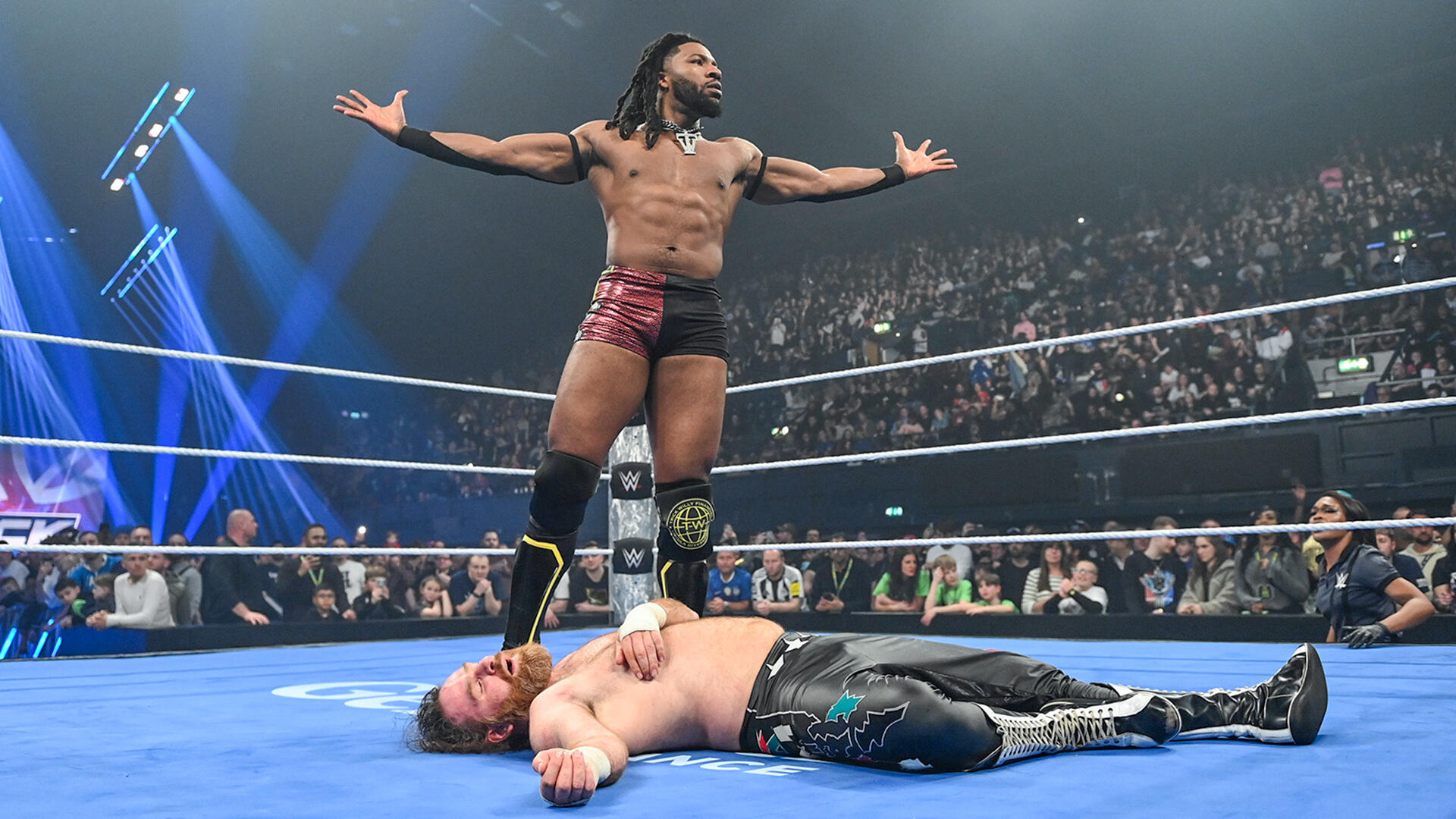 For subscribers: Bryan Alvarez’s WWE SmackDown report