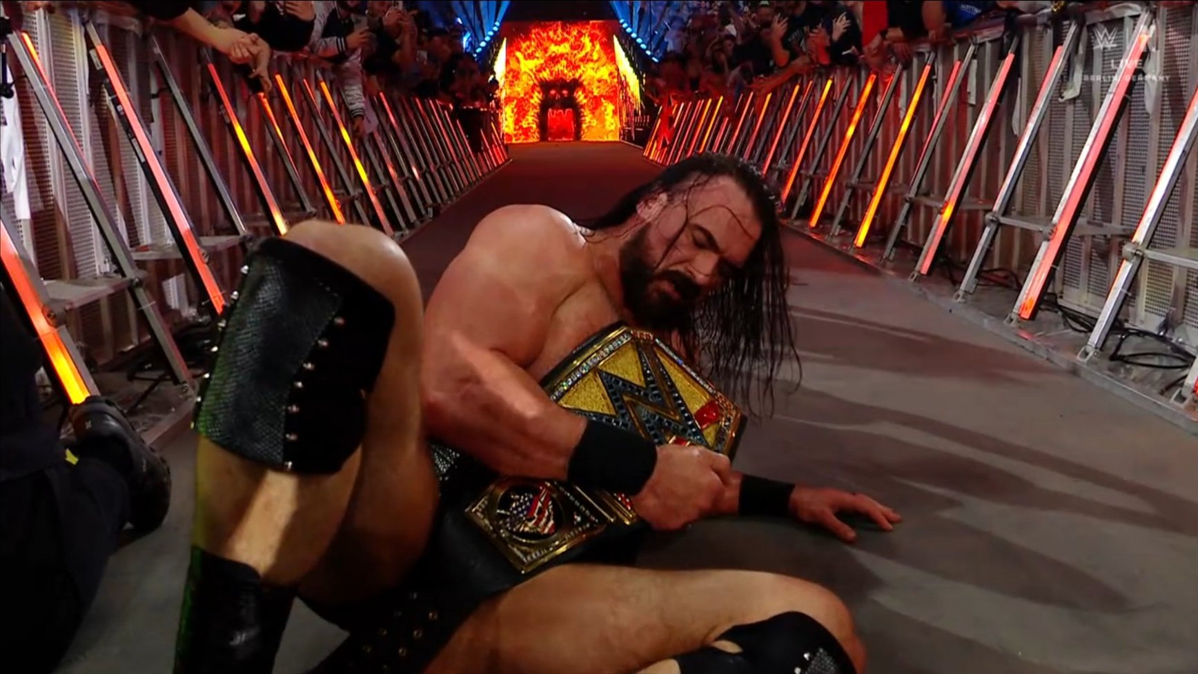 Drew McIntyre wins WWE title on SmackDown after returning wrestler interferes