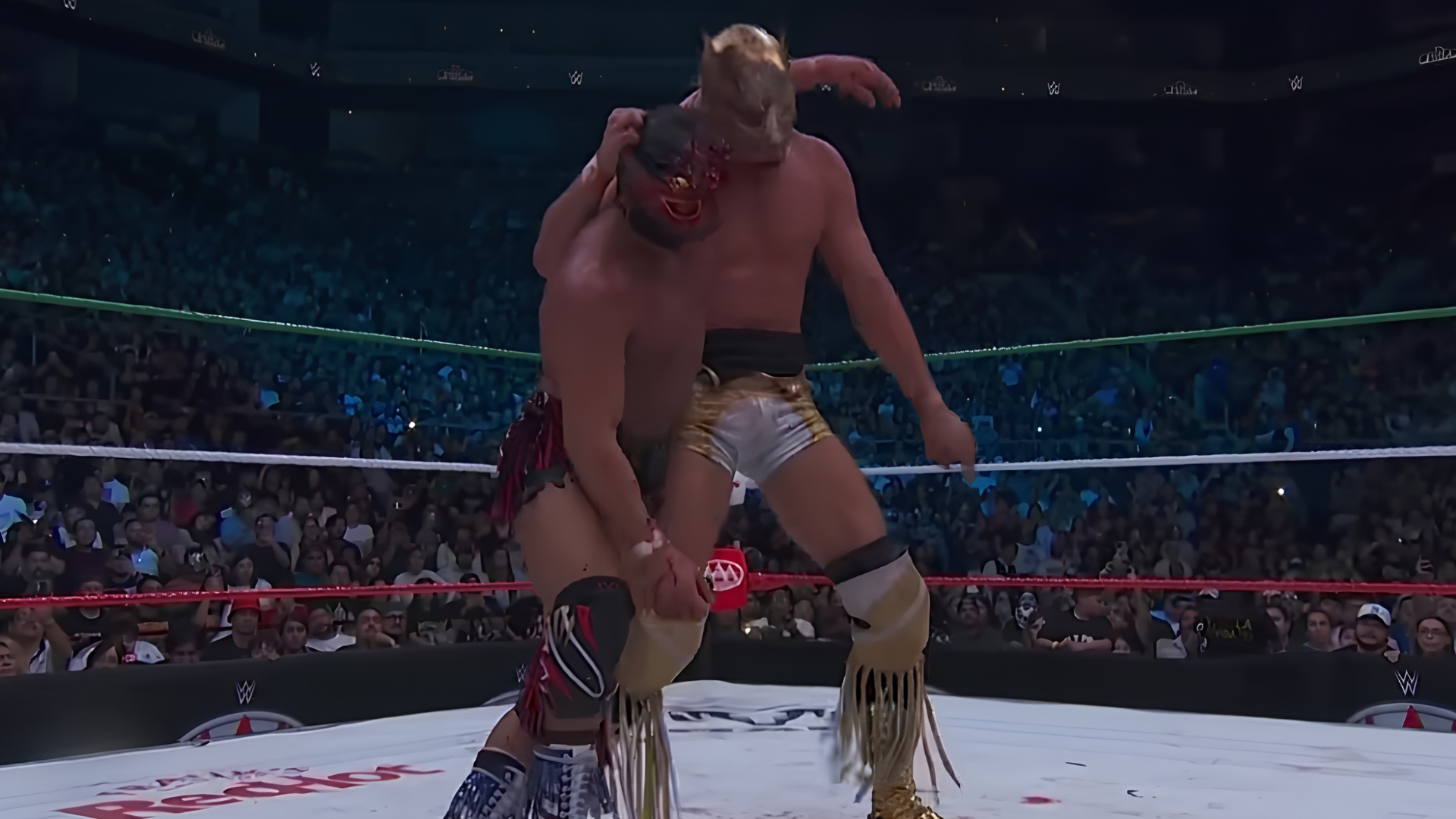 AAA El Grande Americano vs Original